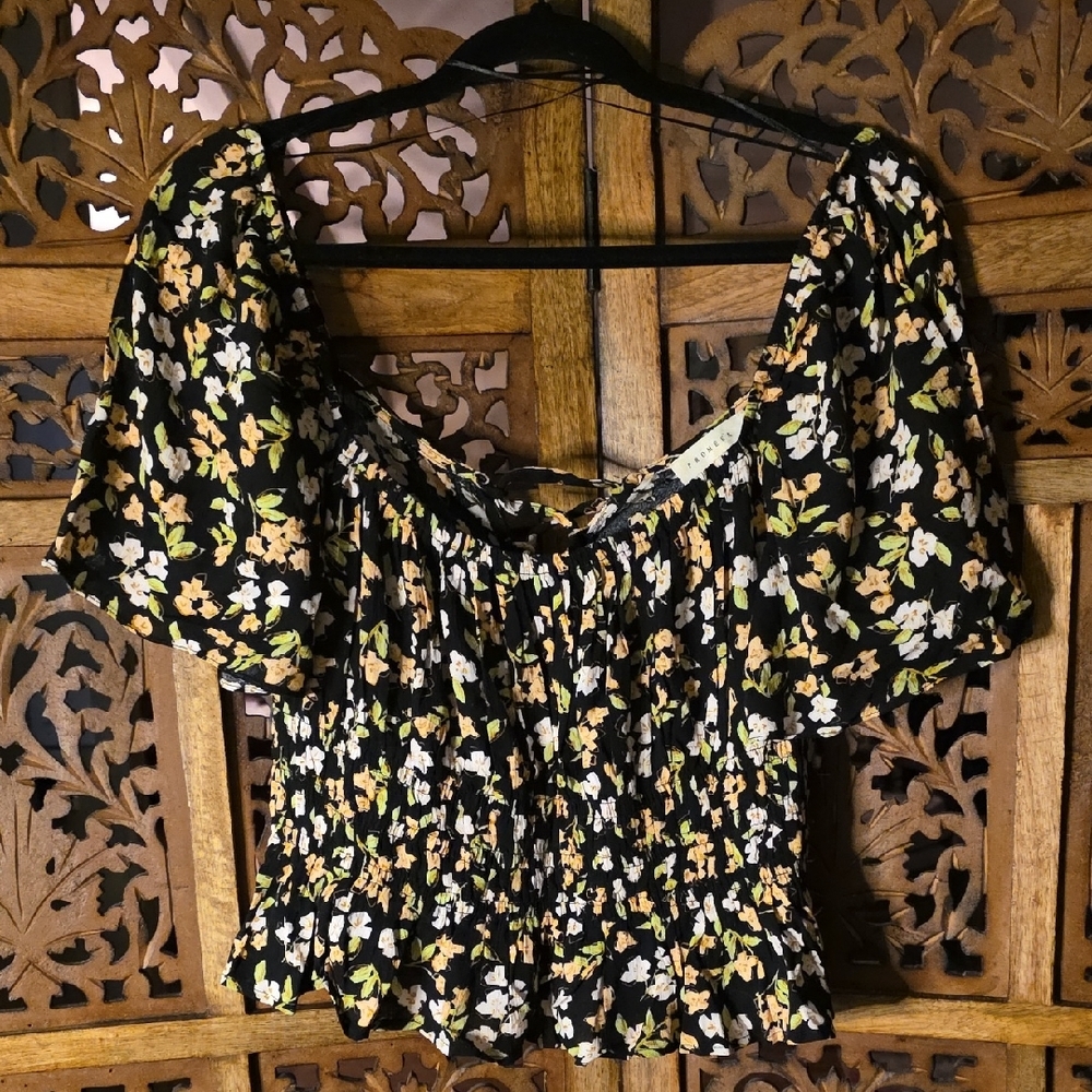 🌟 Promesa Black Floral Smocked Blouse